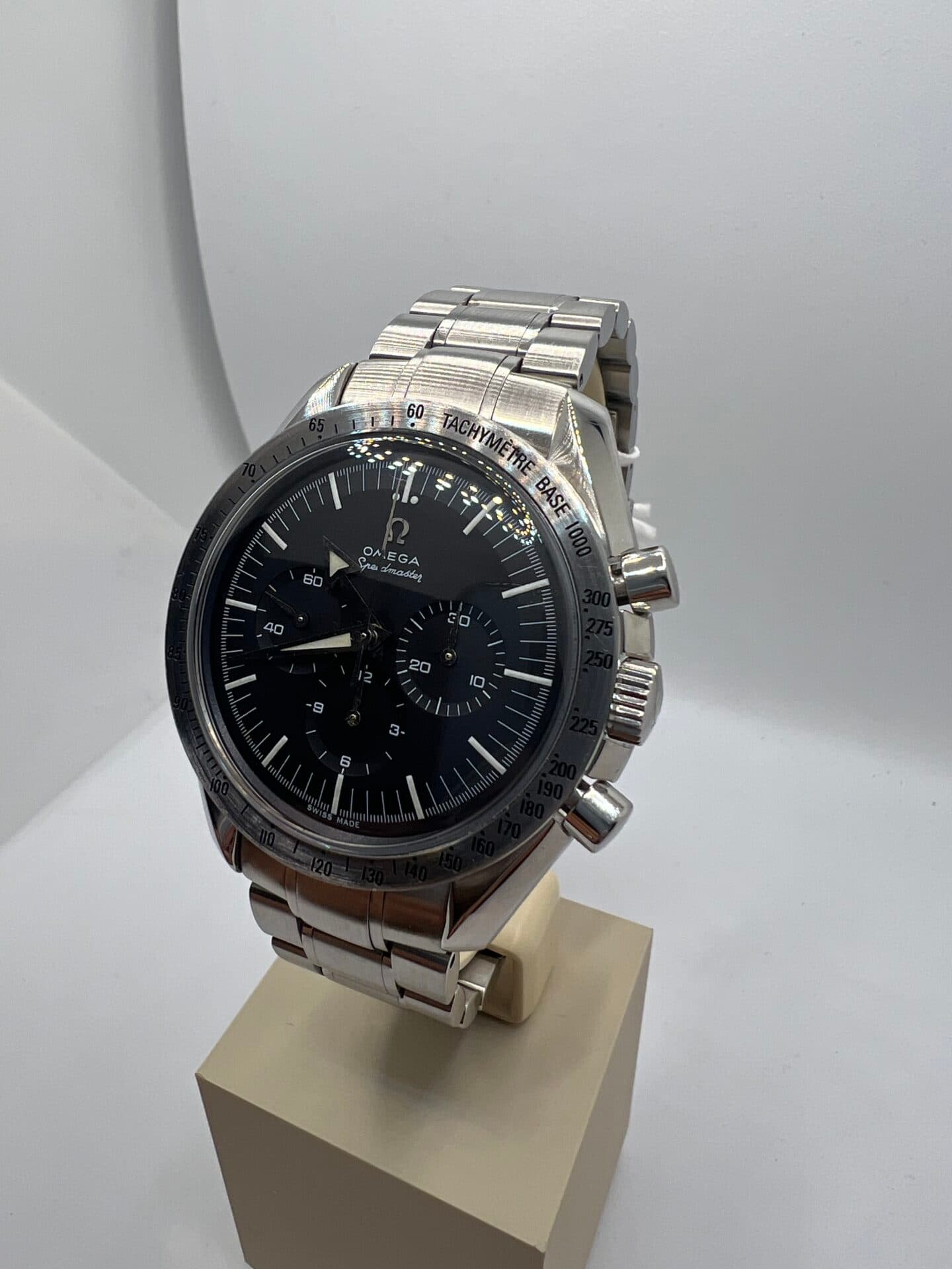 Omega speedmaster Broad Arrow